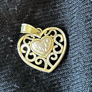 Vintage 14K gold filigree heart charm.
